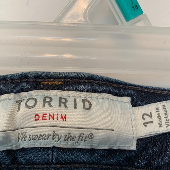 TORRID RELAXED BOOT CUT JEANS SIZE 12 - Picture 2 of 7